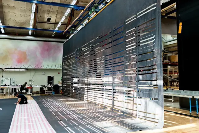 Lines that frame a world ~ 𝓑𝓮𝓱𝓲𝓷𝓭 𝓽𝓱𝓮 𝓼𝓬𝓮𝓷𝓮𝓼 ~ at our Stockholm studio where we crafted a light-blocking cut-out drop for Göteborgsoperan’s production of Miss Saigon.
.
.
.
.
.
.
.
.
.
.
.
BTS, behindthescenes, setdecor, setdesign, setdesigner, craft, crafters, printedfabric, cut-out-drop, scenicdecor, productiondesign, productiondesigner, bigimage